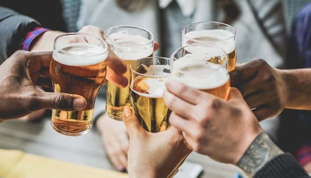 group,of,friends,enjoying,a,beer,in,brewery,pub,